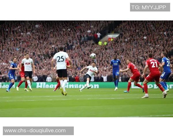 精彩踢足球比赛视频集锦展现球员绝妙技巧与团队配合的完美瞬间 精彩踢足球比赛视频集锦展现球员绝妙技巧与团队配合的完美瞬间